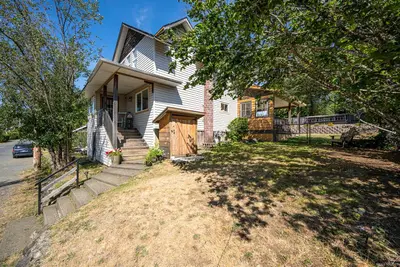 2612 Dunsmuir Ave, Cumberland BC V0R 1S0