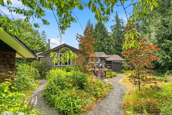 381 Dunsmuir Rd, Qualicum Beach BC V9K 2A1 - 2 bed, 2.0 bath in Qualicum Beach