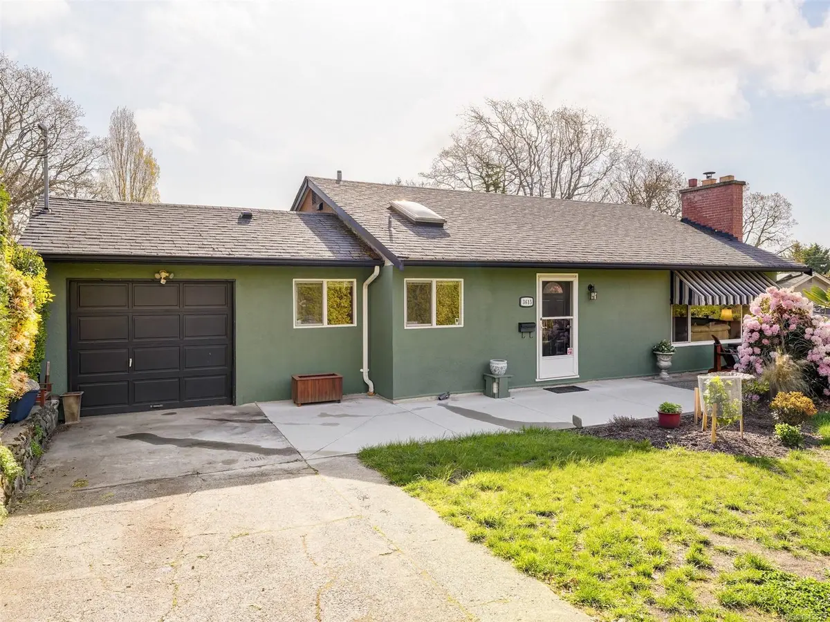 3615 Doncaster Dr, Saanich BC V8P 3W5