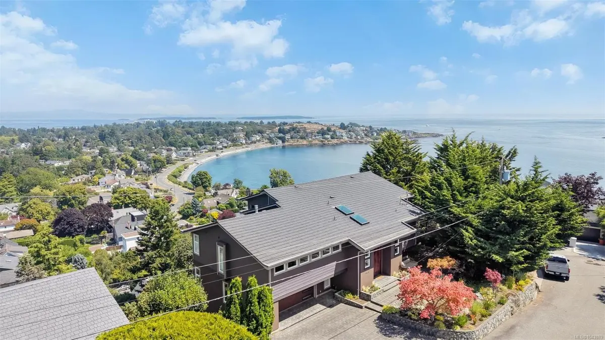 141 Denison Rd, Oak Bay BC V8S 4K2