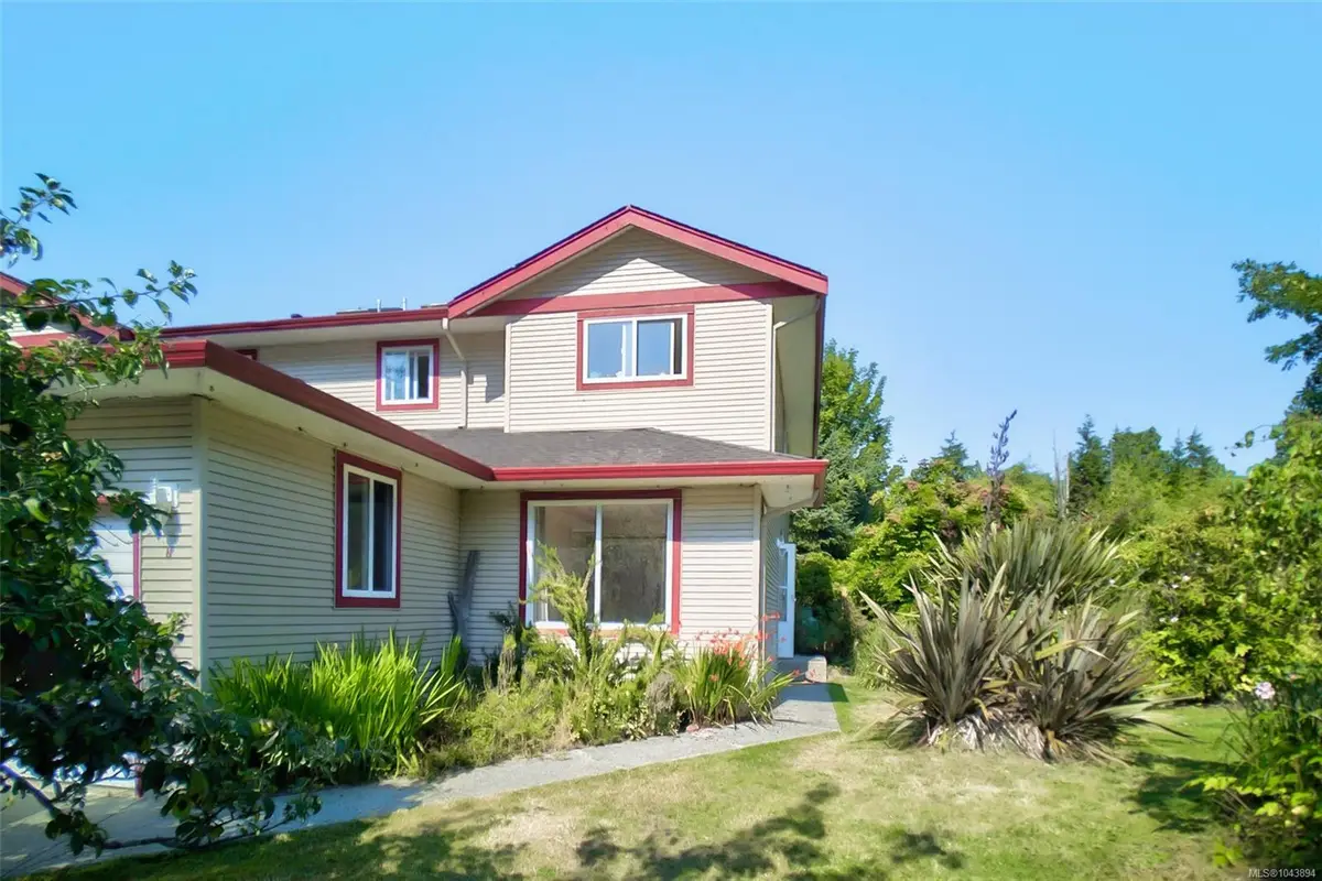 330 Lone Cone Rd #B, Tofino BC V0R 2Z0