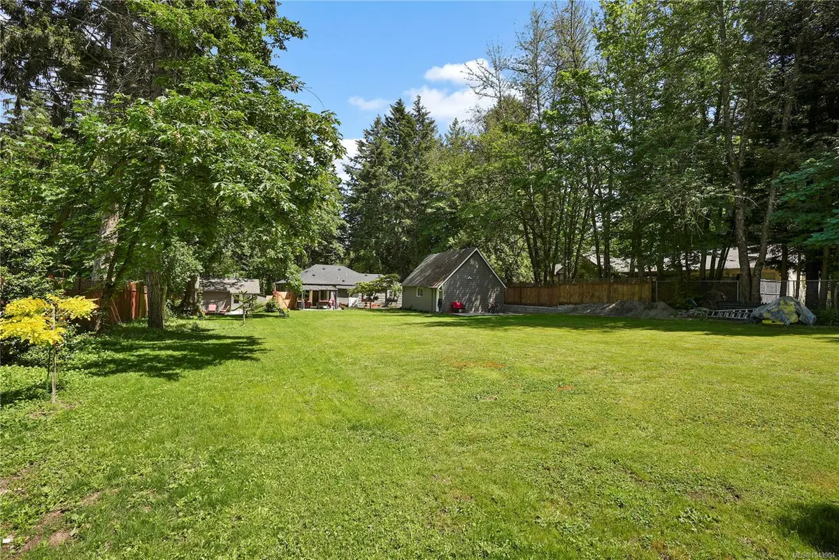 5470 Alderley Rd, Saanich BC V8Y 1X8