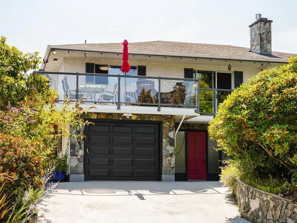 2027 Saltair Pl, Saanich BC V8N 4S4 - 5 bed, 3.0 bath in Saanich