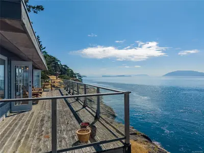 204 Cliffside Rd, Saturna Island BC V0N 2Y0