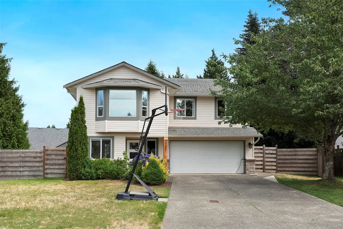 2221 HERON Cres, Comox BC V9M 3Y2