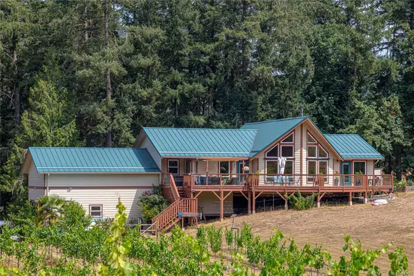 7035 Tom Windsor Rd, Duncan BC V9L 5W3 - 3 bed, 2.0 bath in Duncan