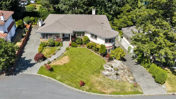1110 Totem Lane, Saanich BC V8Y 1E8 - 4 bed, 4.0 bath in Saanich