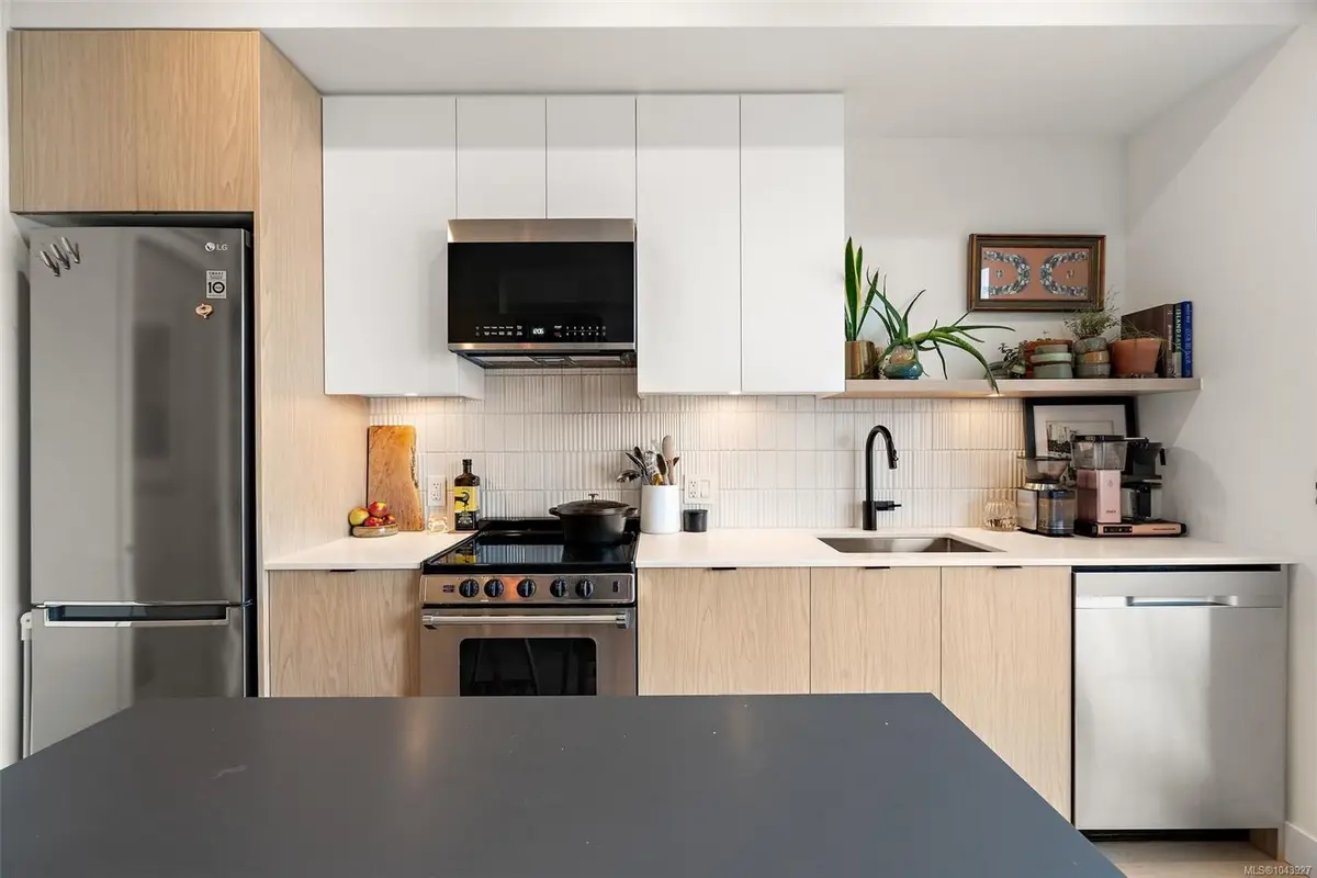 1301 Hillside Ave #306, Victoria BC V8T 0E3