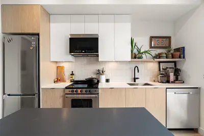 1301 Hillside Ave #306, Victoria BC V8T 0E3