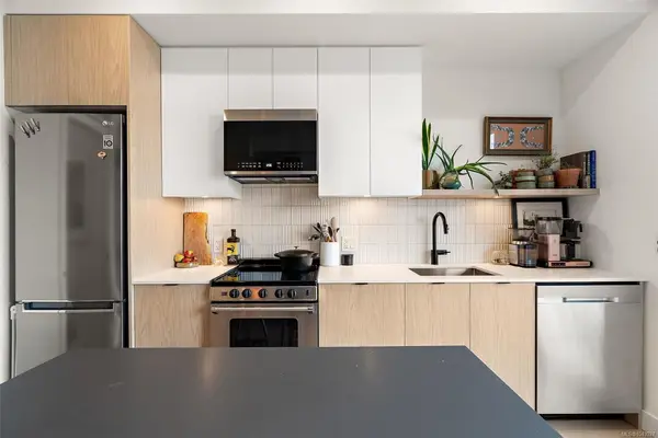 1301 Hillside Ave #306, Victoria BC V8T 0E3 - 1 bed, 1.0 bath in Victoria