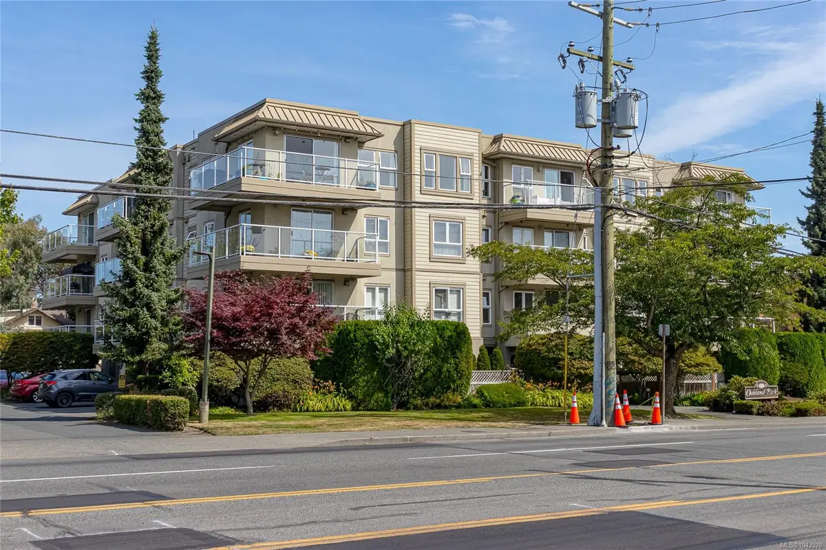 1536 Hillside Ave #301, Victoria BC V8T 2C2