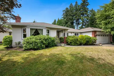 4958 Del Monte Ave, Saanich BC V8Y 3A2