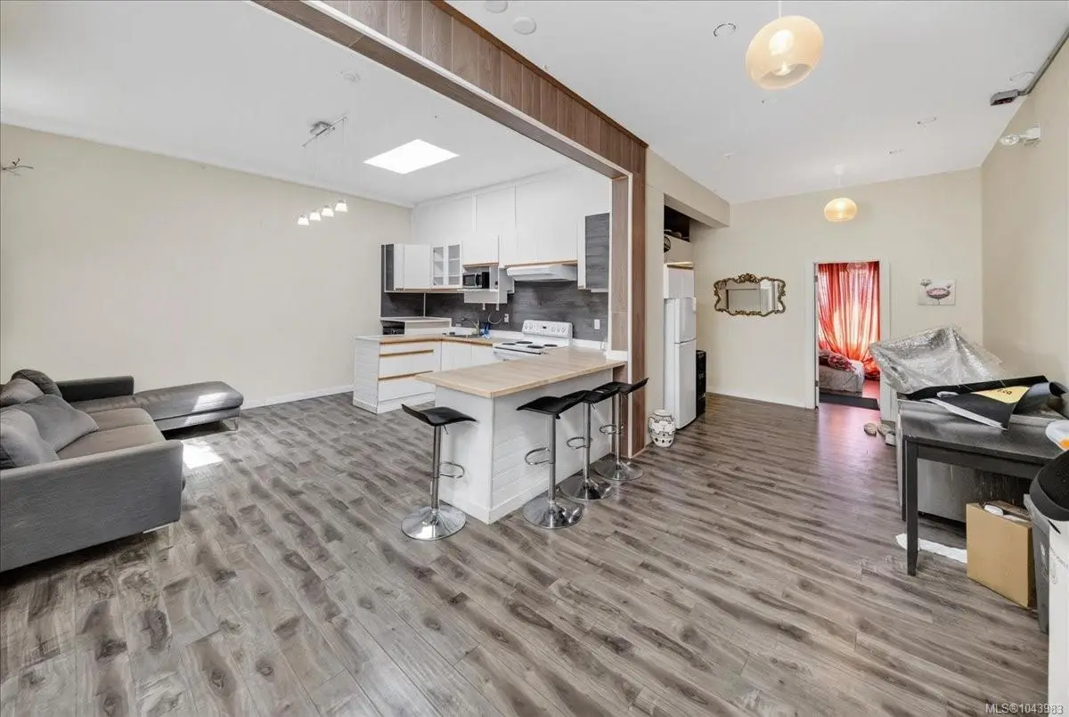 1015 Fort St, Victoria BC V8V 3K5