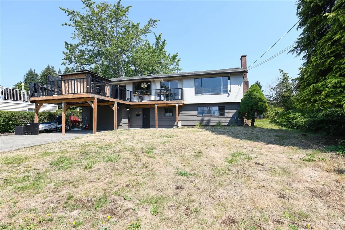 2178 Downey Ave, Comox BC V9M 1W8