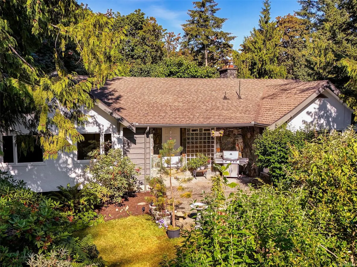 6232 Rodolph Rd, Central Saanich BC V8Z 5V8