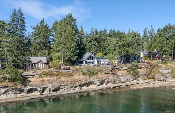 109 Malaspina Dr, Gabriola Island BC V0R 1X1 - 3 bed, 3 bath property for sale in Gabriola Island