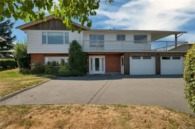 244 Alder St S, Campbell River BC V9W 2N1