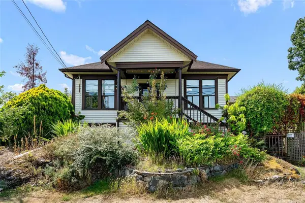 1439 Haultain St, Victoria BC V8R 2J8 - 2 bed, 1.0 bath in Victoria