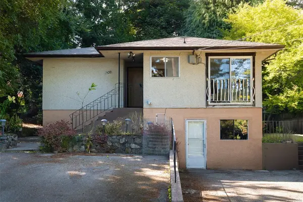 1900 Leyns Rd, Saanich BC V8N 2Z8 - 5 bed, 2.0 bath in Saanich