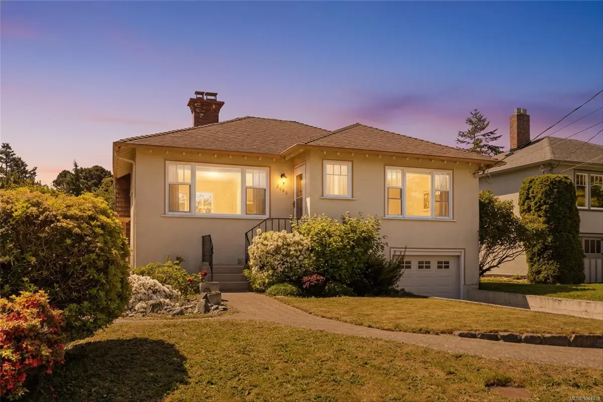2183 Central Ave, Oak Bay BC V8S 2R6