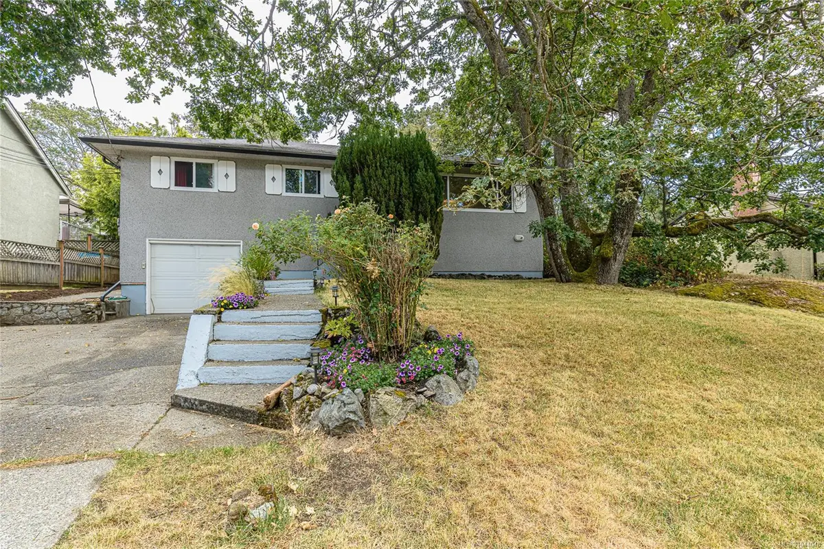 2975 Harriet Rd, Victoria BC V9A 1T2