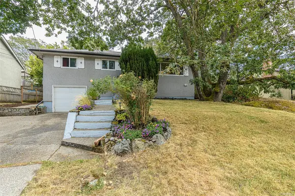 2975 Harriet Rd, Victoria BC V9A 1T2 - 4 bed, 2 bath property for sale in Victoria