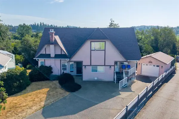 975 Meadowview Pl, Saanich BC V8Z 7E2 - 9 bed, 5.0 bath in Saanich