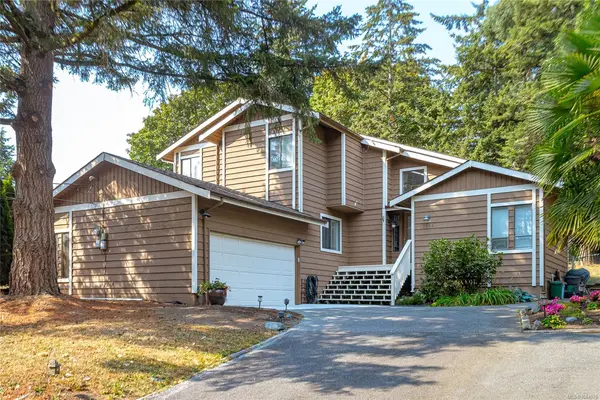 7318 Veyaness Rd, Central Saanich BC V8M 1M3 - 4 bed, 3 bath property for sale in Central Saanich