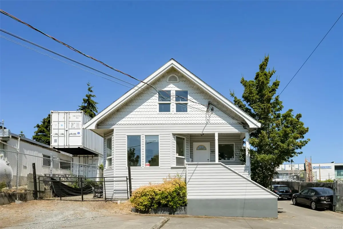 418 Alpha Terr, Victoria BC V8Z 1B6