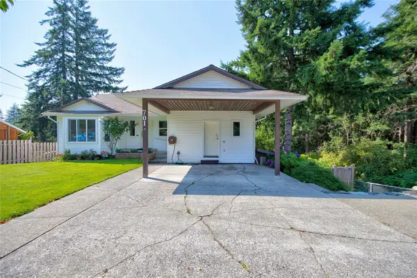 701 Glenalan Rd, Campbell River BC V9W 5G6 - 5 bed, 3.0 bath in Campbell River