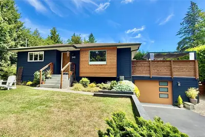 5143 Santa Clara Ave, Saanich BC V8Y 1W5