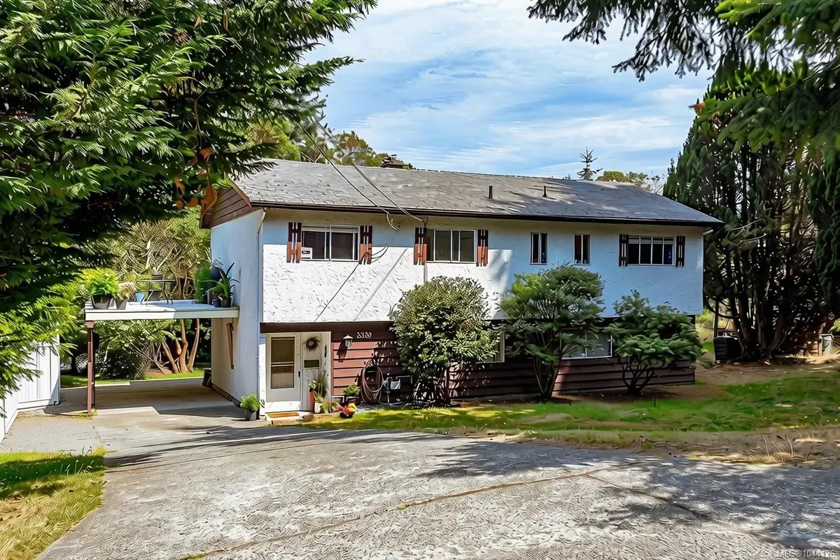 3330 Ravenwood Rd, Colwood BC V9C 2X4