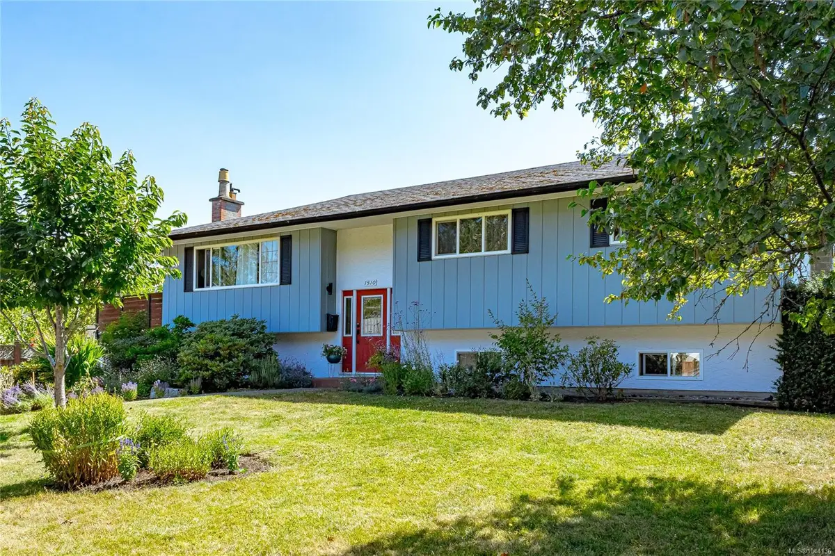 1510 Edgemont Rd, Saanich BC V8N 4P9