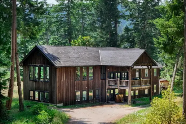 1710 North End Rd, Salt Spring BC V8K 1C6 - 7 bed, 5 bath property for sale in Salt Spring