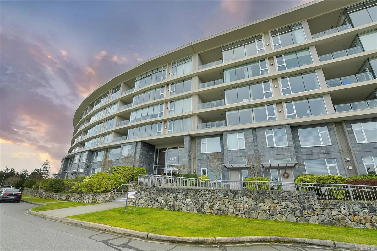 5332 Sayward Hill Cres #307, Saanich BC V8Y 3H8