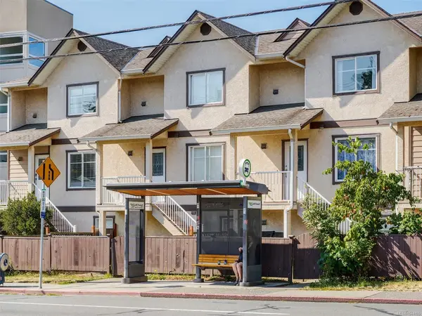 311 Burnside Rd E #4, Victoria BC V9A 1A6 - 3 bed, 3.0 bath in Victoria