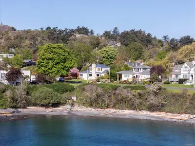 218 Beach Dr, Oak Bay BC V8S 2M1