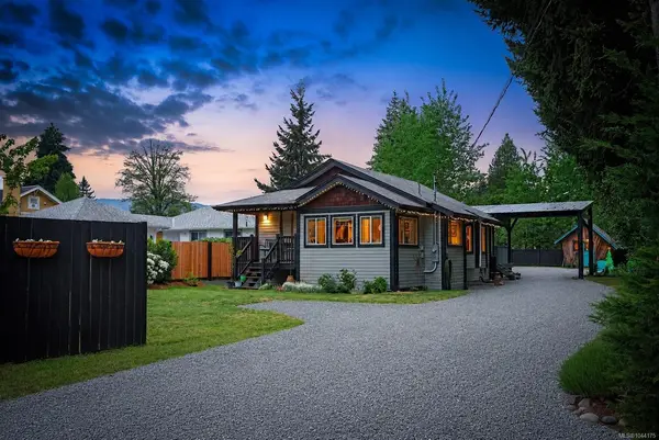 4680 Cumberland Rd, Cumberland BC V0R 1S0 - 2 bed, 2 bath property for sale in Cumberland