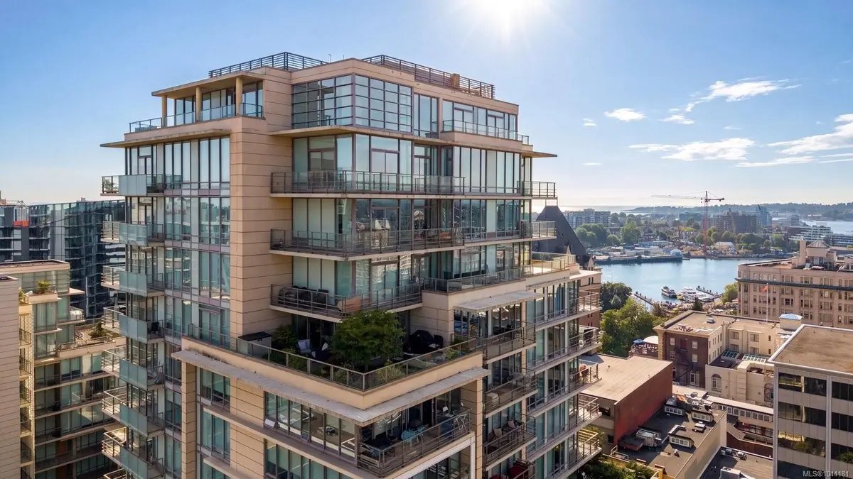 707 Courtney St #1602, Victoria BC V8W 0A9
