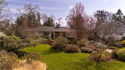 3331 Woodburn Ave, Oak Bay BC V8P 5B8