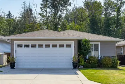7586 Tetayut Rd #5, Central Saanich BC V8M 0B4