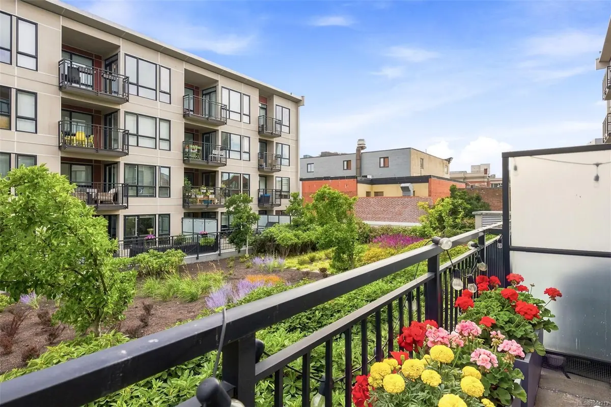517 Fisgard St #215, Victoria BC V8W 0C5