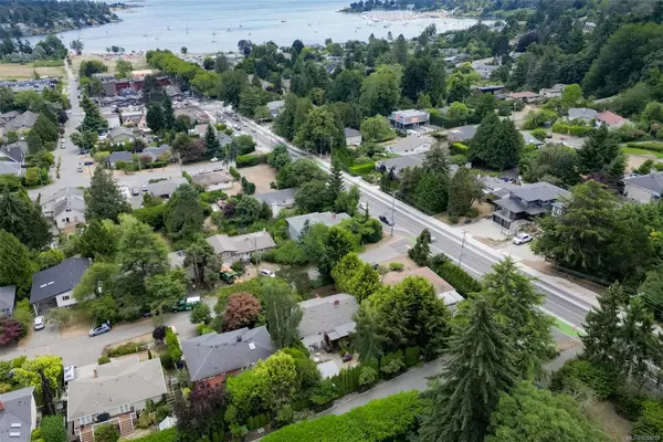 3832 Pitcombe Pl, Saanich BC V8N 4B9 - 3 bed, 3.0 bath in Saanich