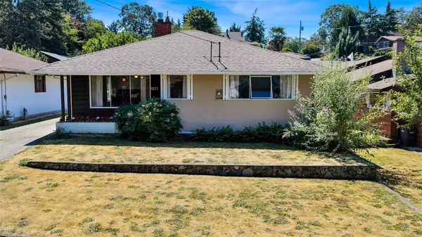 1071 Lodge Ave, Saanich BC V8X 3B2 - 3 bed, 0.0 bath in Saanich