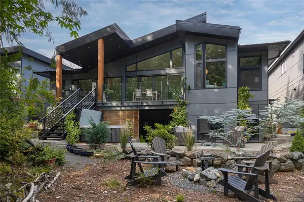 613 Medalist Ave, Colwood BC V9C 0R7 - 5 bed, 5.0 bath in Colwood