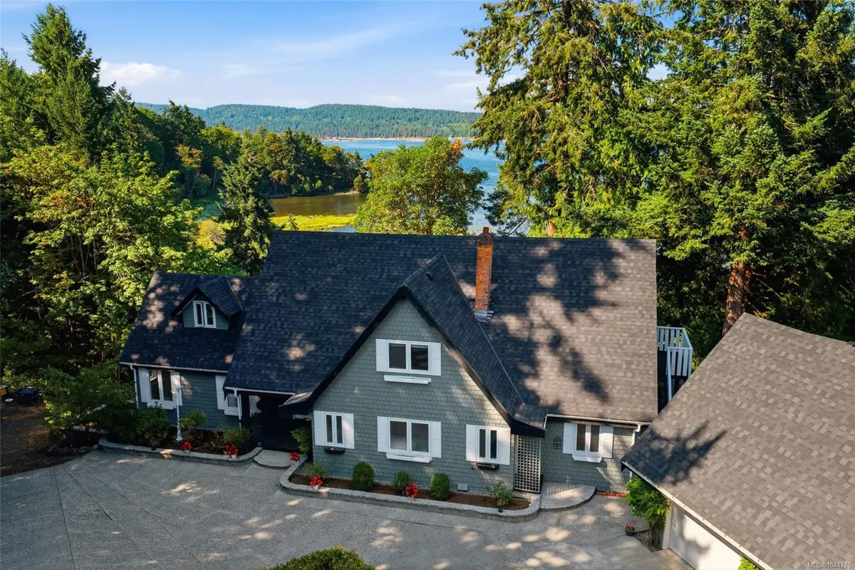 302 Roland Rd, Ladysmith BC V9G 1X8