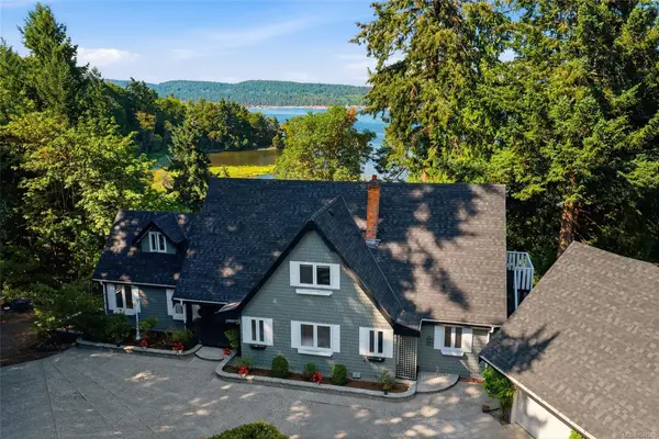 302 Roland Rd, Ladysmith BC V9G 1X8 - 7 bed, 8 bath property for sale in Ladysmith