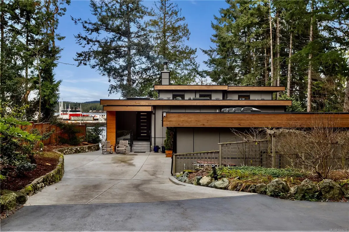 2250 Dolphin Rd, North Saanich BC V8L 5Y7