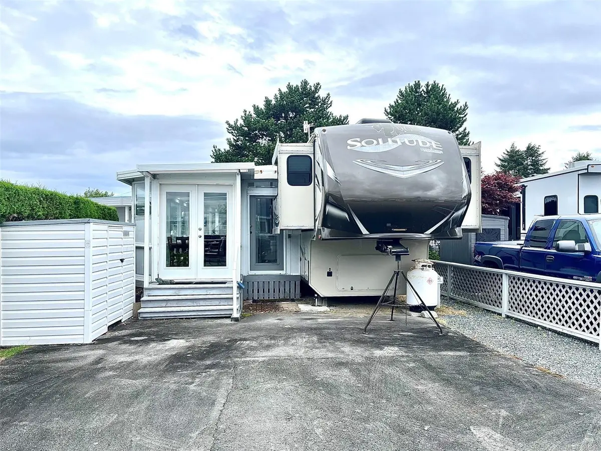 200 Corfield St #305, Parksville BC V9P 2H5