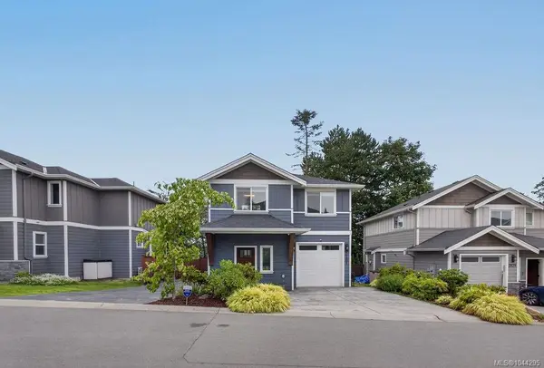 2181 Timber Ridge Crt, Central Saanich BC V8M 0C2 - 3 bed, 3.0 bath in Central Saanich